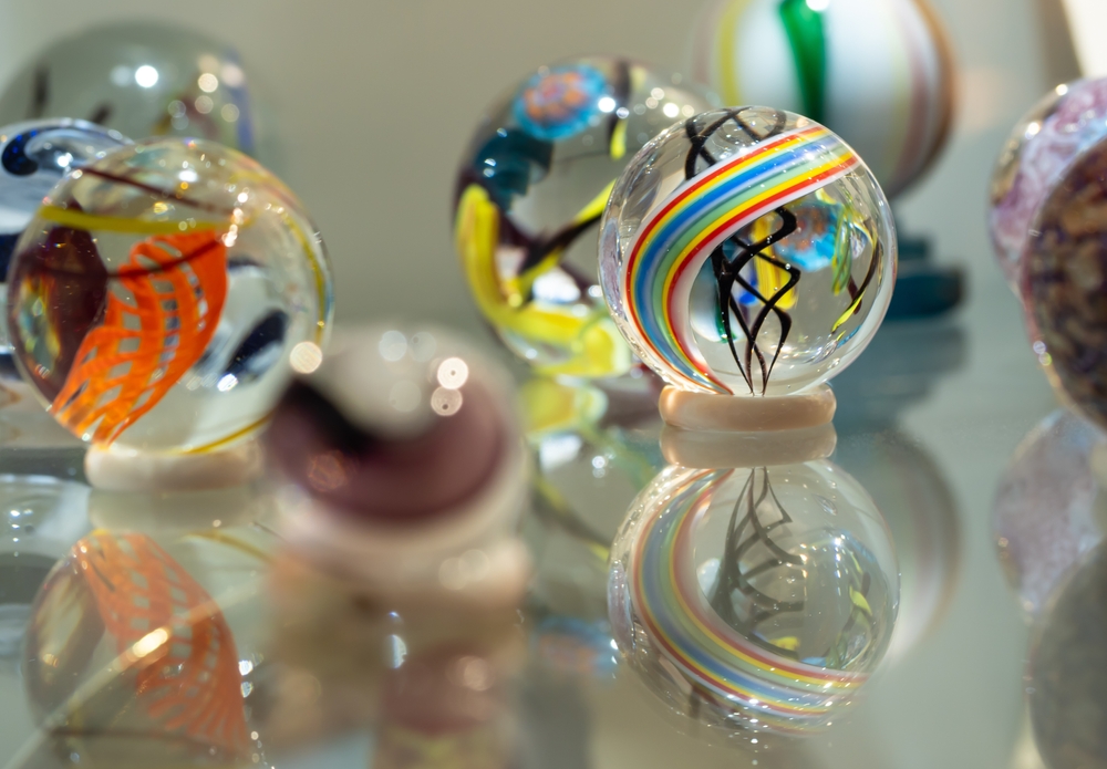 8月30日の誕生石 トンボ玉 の意味や特徴や色の種類 石言葉 多種多様 の トンボ玉 のスピリチュアルな効果や浄化方法まで完全紹介 Micane 無料占い