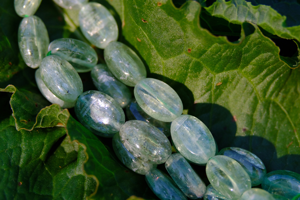 11月15日の誕生石 ブルーグリーンカイヤナイト の意味や特徴や色の種類 石言葉 新しい発見 の ブルーグリーンカイヤナイト のスピリチュアルな効果や浄化方法まで完全紹介 Micane 無料占い