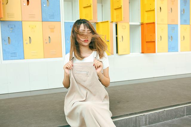 顔が見えない女性