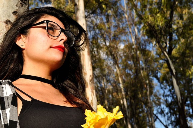 ツインレイと結ばれる前兆を待つ女性