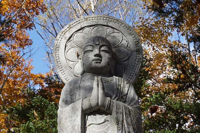 手を合わせると危険なお地蔵さんもいるので要注意