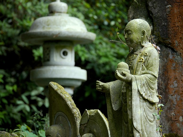 正しい拝み方は?お地蔵さんのお参りの仕方