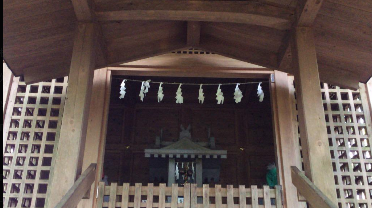 オオカミをお祀りする「御仮屋神社」