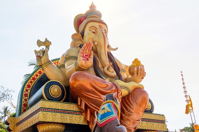 座り姿のガネーシャ:夢の実現