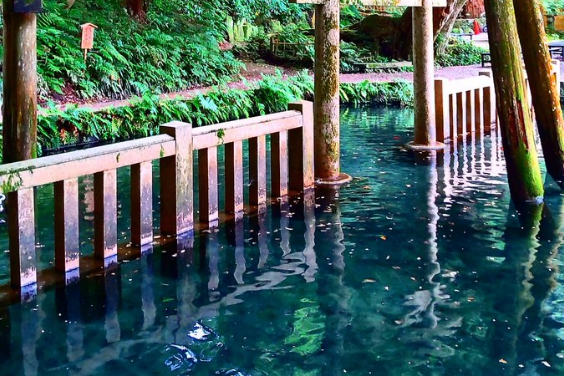 一日で水が湧いた「御手洗池」