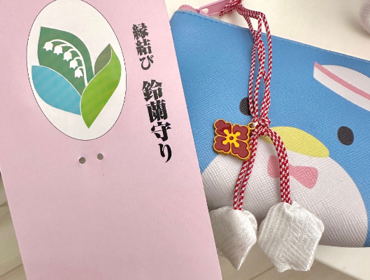 すずらんのお守りの効果を引き出す身につけ方