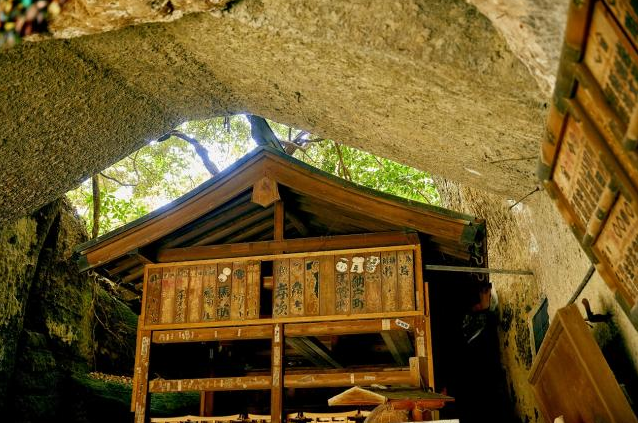 銭洗弁財天 宇賀福神社