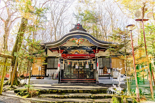 山梨県:新屋山神社
