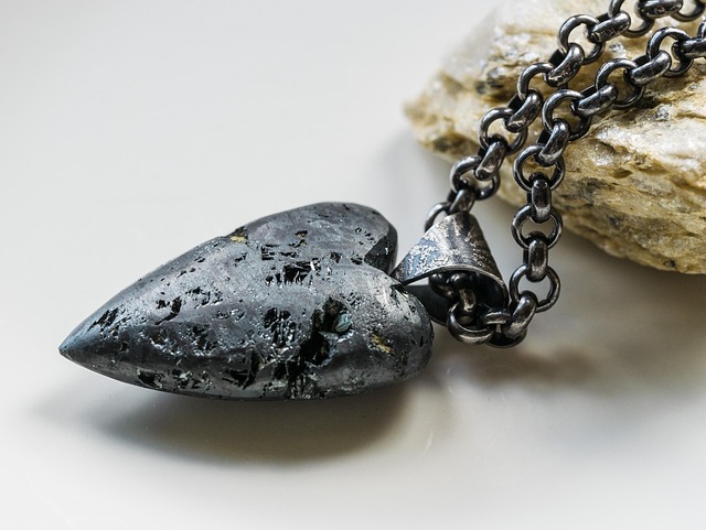 呪い除けだけじゃない！ヘマタイトのスピリチュアルな効果