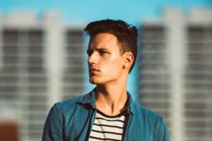 ツインレイ男性が女性から離れる理由・執着に変わった愛