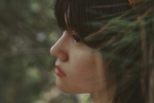 カルマが重い人の特徴・人付き合いが苦手