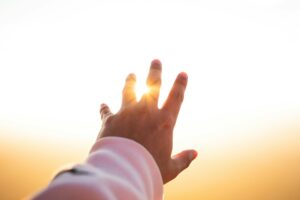 忘れられない人との再会を引き寄せるには強く願う