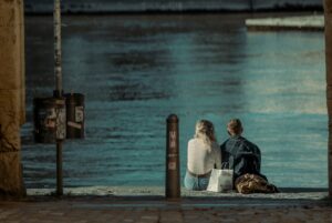 この人と何かあると直感する異性とは沈黙が気にならない