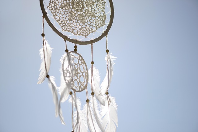 ドリームキャッチャーを車に飾るスピリチュアルな効果