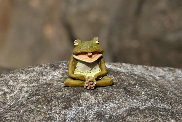 カエルの置物のスピリチュアルな意味