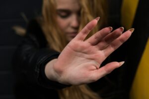 右の手のひらがかゆいスピリチュアルな意味