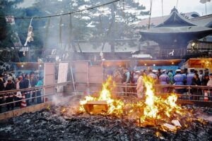 白山神社のお焚き上げ