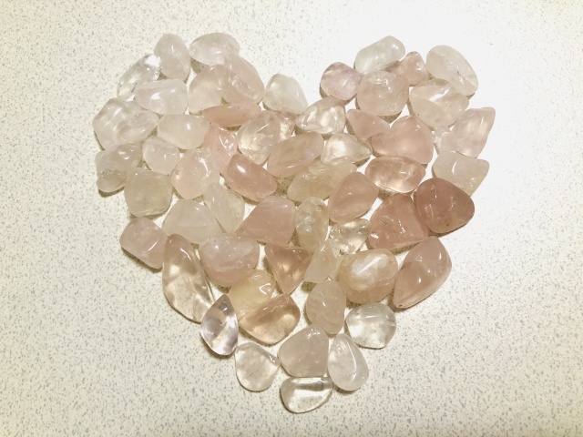 恋を引き寄せるパワーストーン