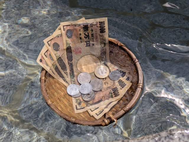 銭洗いや金運祈願がおすすめの神社