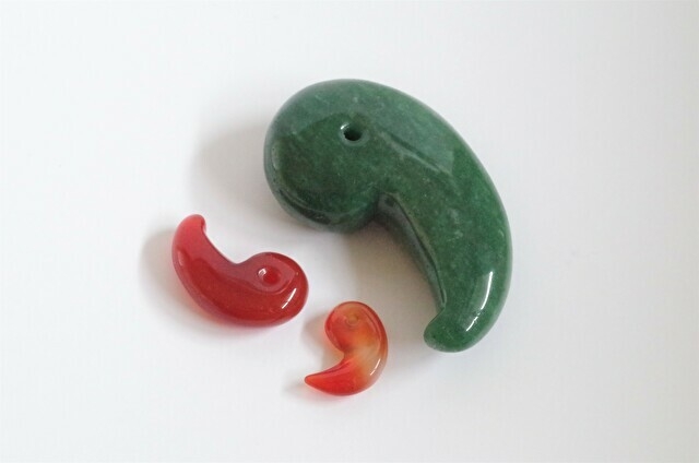 鏡や剣などの神宝が依代になることもある