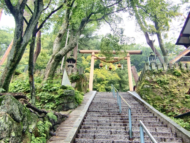 鳥居をくぐると雨が降る・強くなる意味