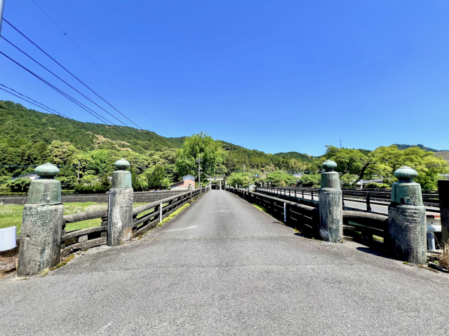 神社から帰るときに風が吹くスピリチュアルな意味