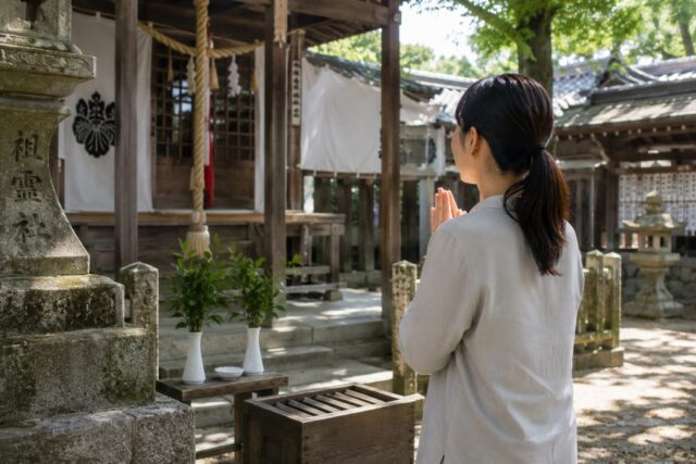 神道では亡くなった人をどのように考える?